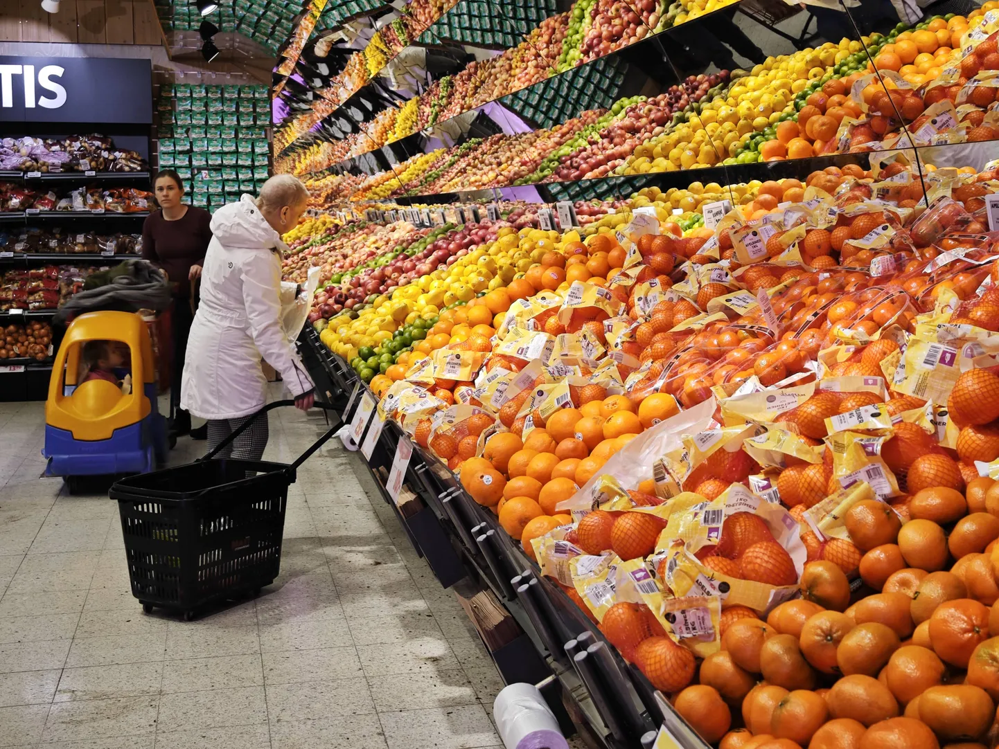Продуктовый магазин за границей. Фото является иллюстративным.