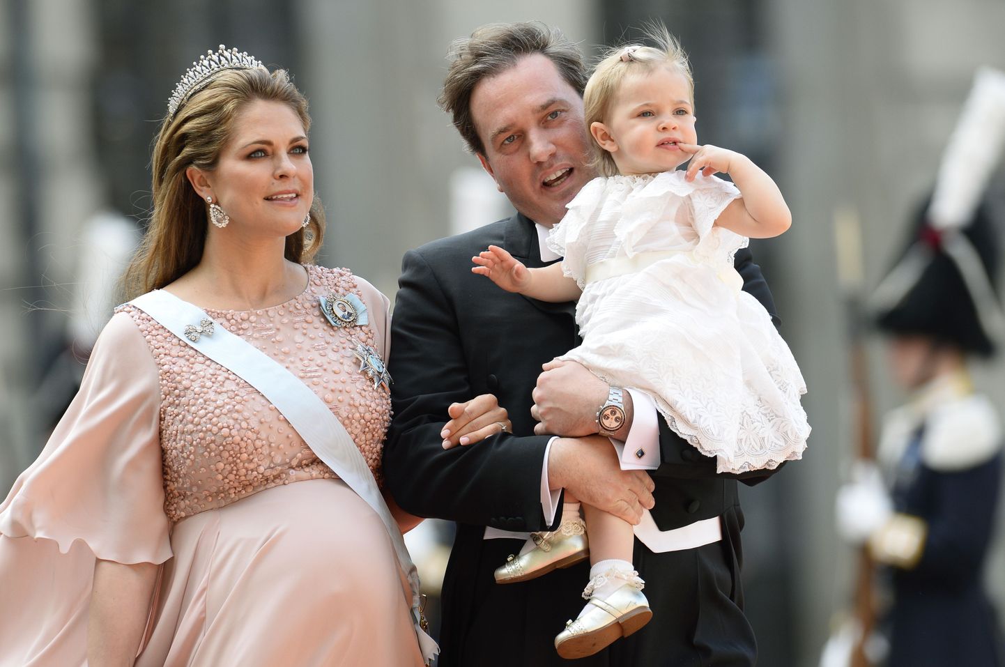 Принцесса Мадлен с супругом и дочерью за два дня до рождения сына