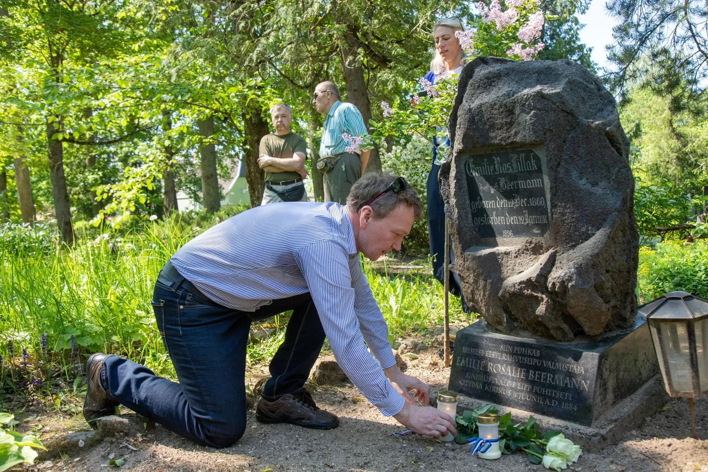 Viljandi Vanal kalmistul mälestati esimese Eesti lipu õmblejat.