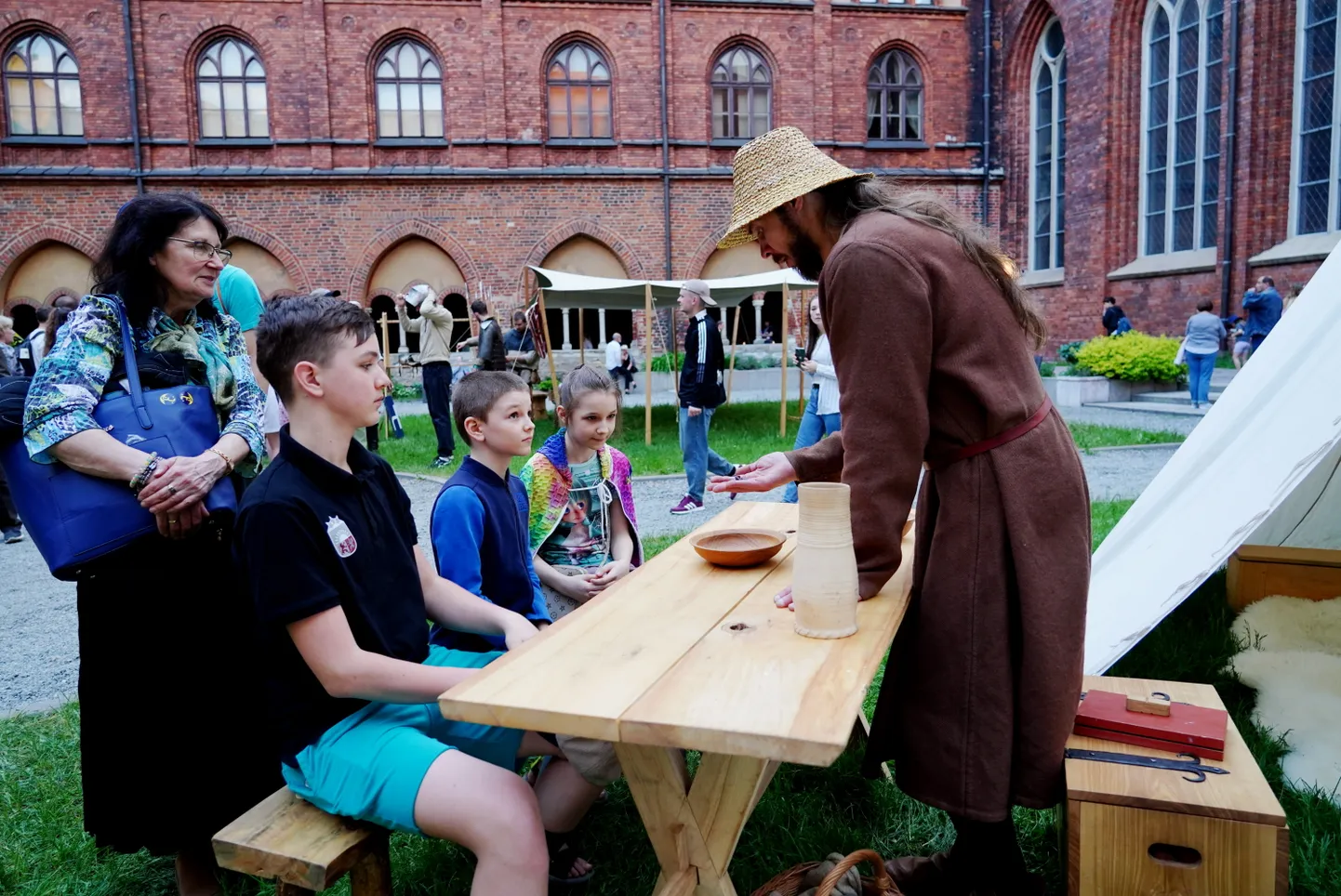 Muzeju nakts Rīgas Doma dārzā 2024. gadā.