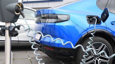 Et aku kestaks suvel kauem - eksperdi 8 nõuannet elektriauto omanikule