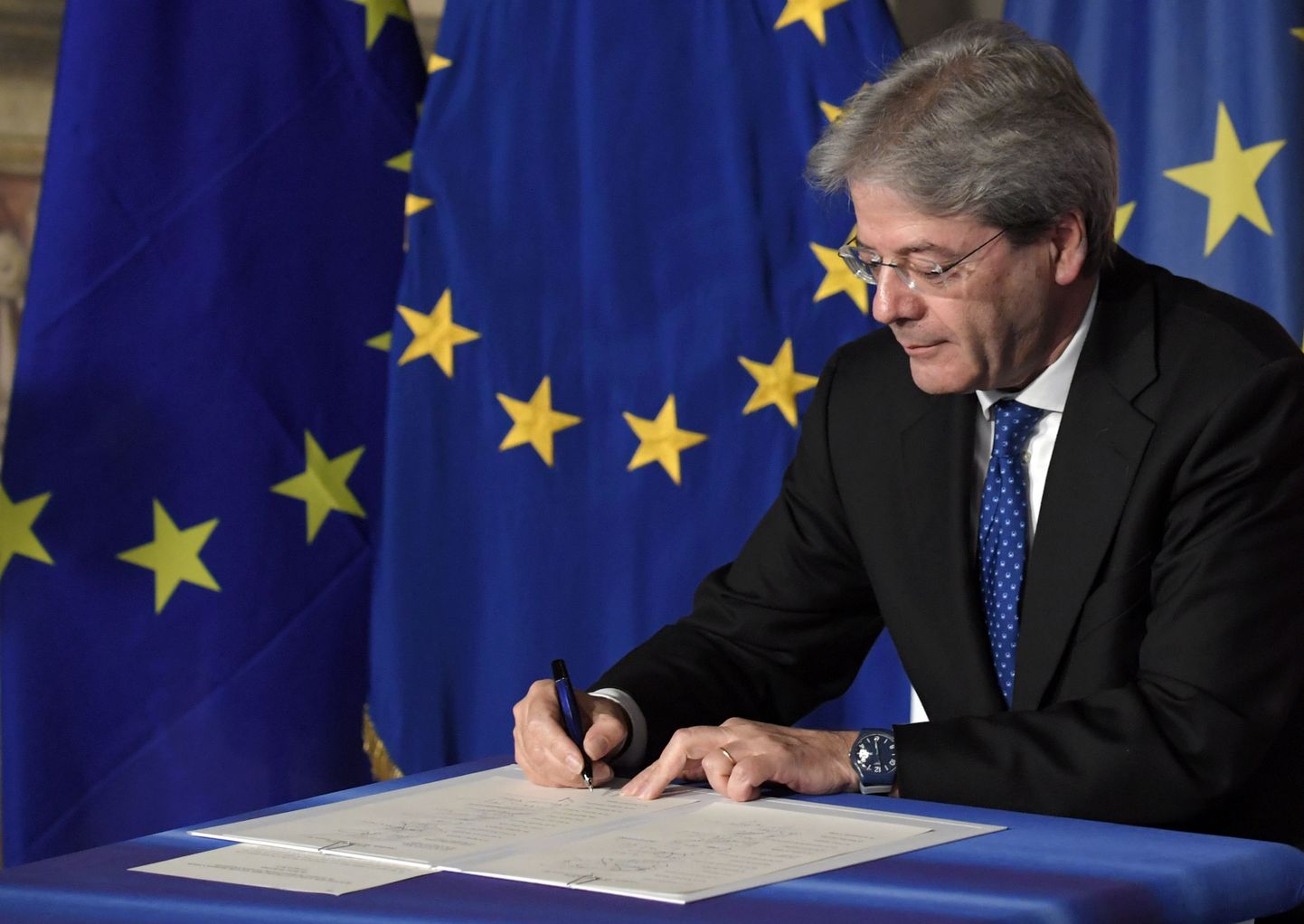 Itaalia peaminister Paolo Gentiloni Rooma deklaratsiooni allkirjastamas.