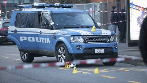 VIDEO ⟩ Plahvatus ja tulevahetus politseiga: Itaalias ründas automaatrelvadega jõuk sularaha vedanud autot