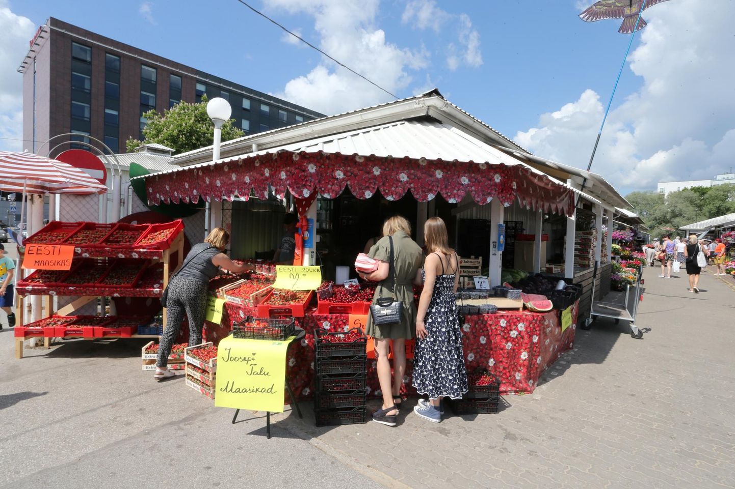 Eesti maasikas maksab palju, kuid pakub ostjatele siiski huvi