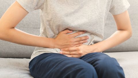 Kõht valutab? Need 12 kodust nippi toovad kiire leevenduse