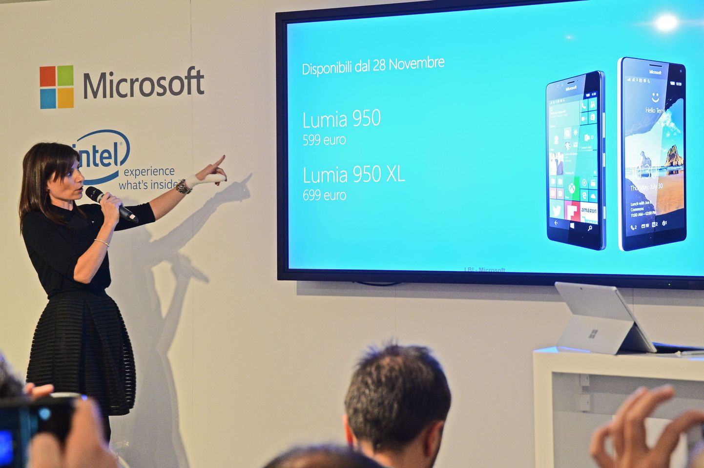 Презентация мобильных телефонов Microsoft.