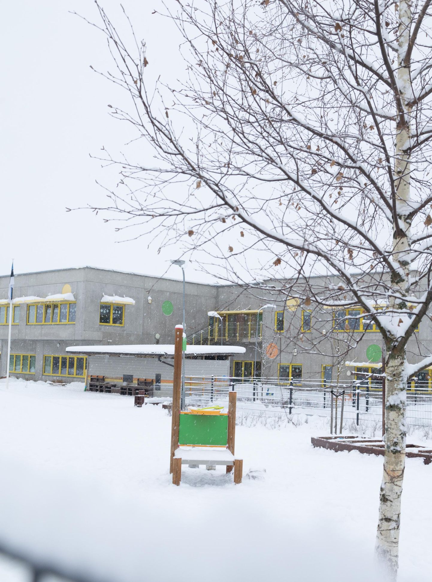 Ehkki Tartu vallal on olemas Raadil asuv Ripsiku lasteaed ja alles hiljuti lisandus sellele ka uus Nupsiku maja, jääb vallal lastehoius ja -aias kohti väheks just Raadi ja Kõrveküla piirkonnas.