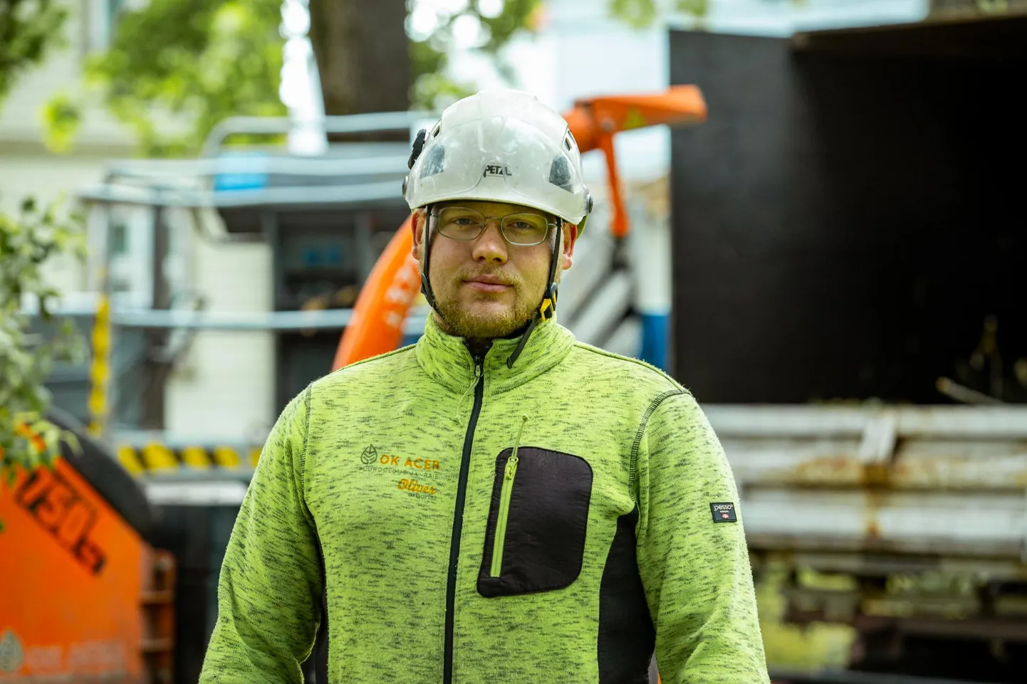 Arborist Oliver Haav saab spetsialistina soovitada, aga mitte nõuda, murdumisohtlik puu langetada.