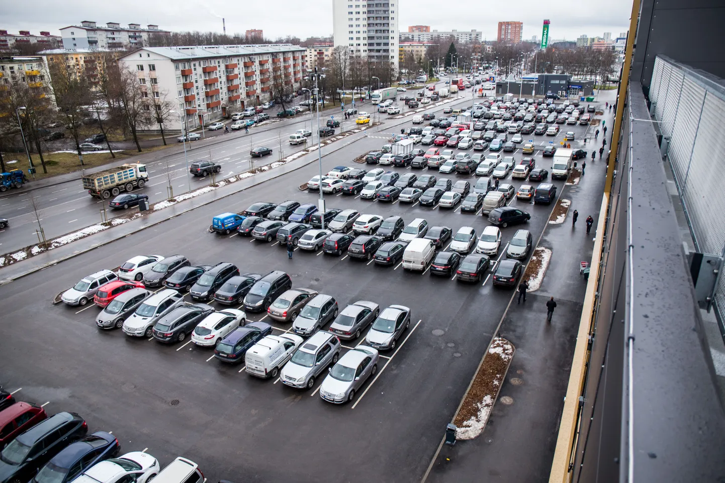Mustamäe Keskuse parkla.