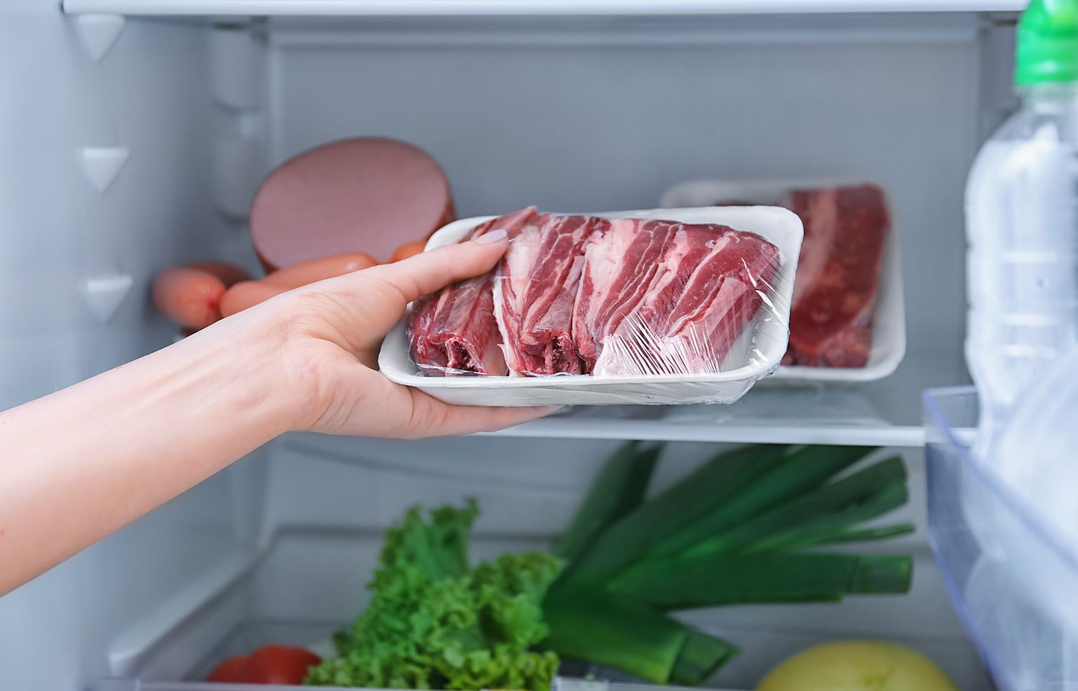 Как правильно разморозить мясо? Иллюстративное фото