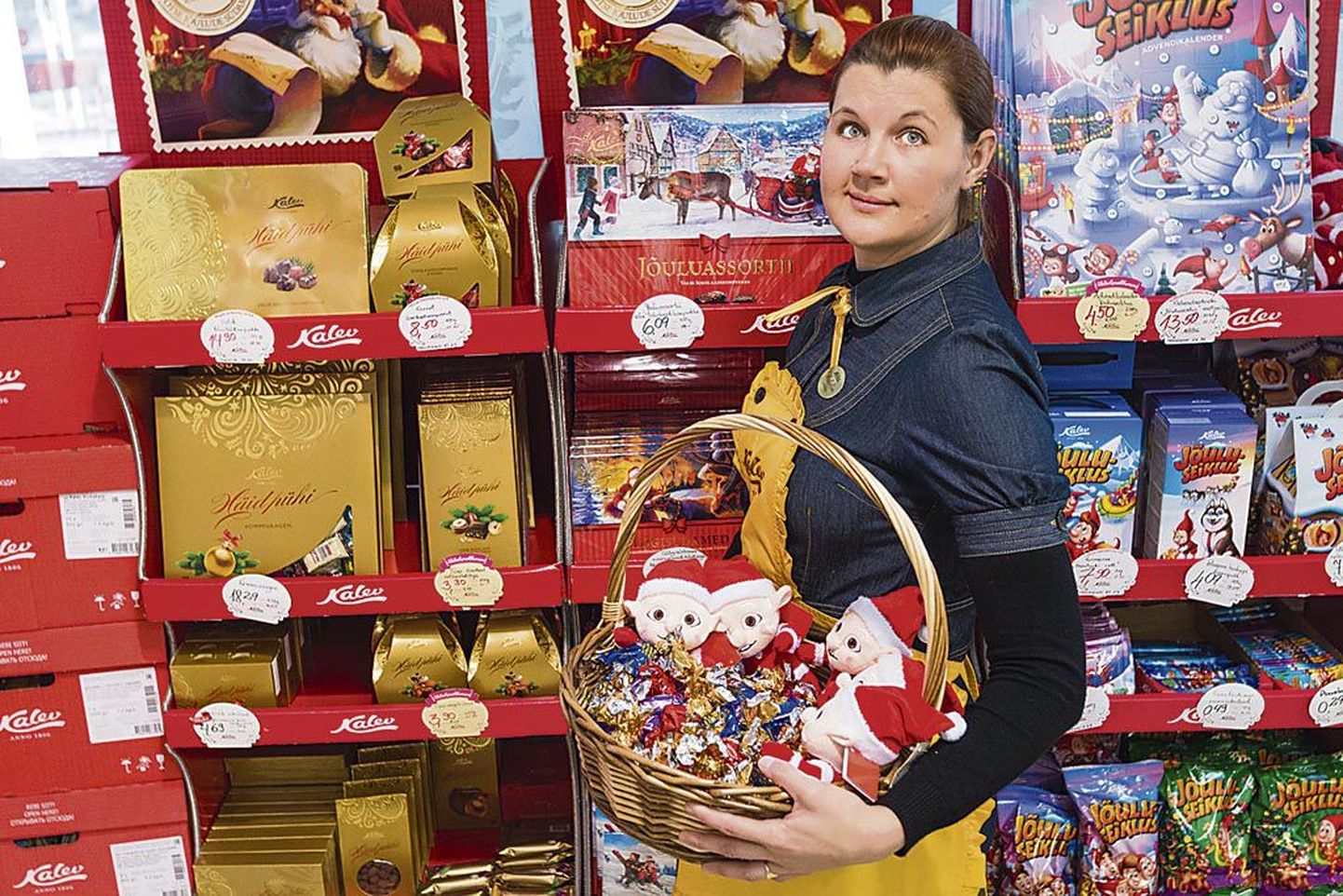 Jõulude ajal kasvab hüppeliselt maiustuste müük ja Kalevi Pärnu kaupluse juhataja Helelin Püssi sõnul vajab pood pühade ajal üht lisatöötajat.