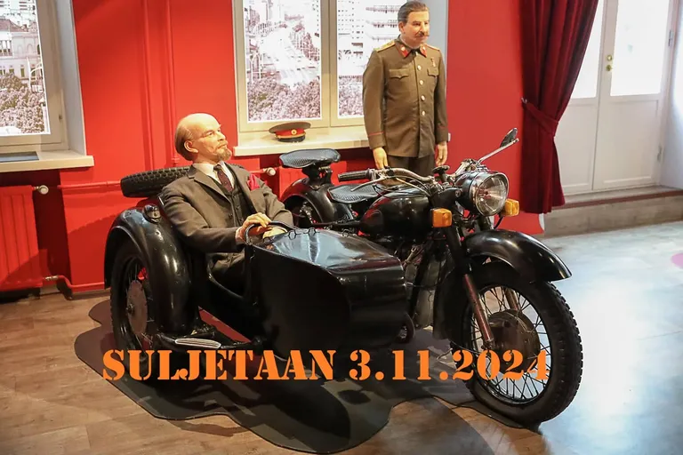 "Reklaam". Tampere Lenini muuseumi sulgemisteade. Motika külgkorvis Lenin, auvalves Stalin.