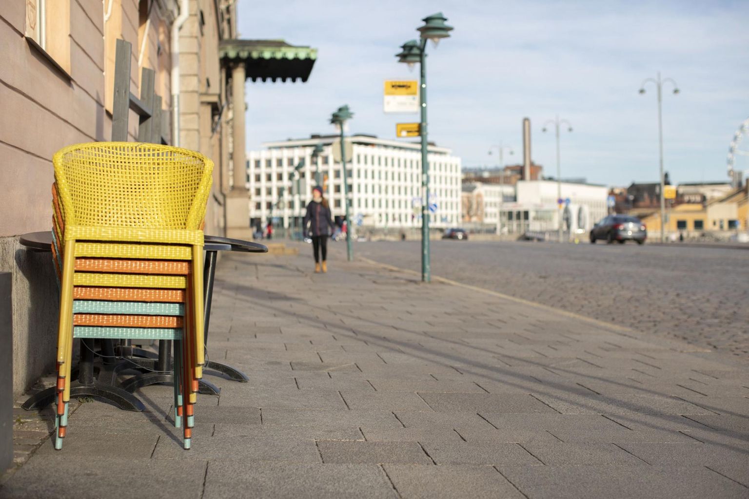 Tühi tänav Helsingis. Isolatsioon võib viiruspuhangu ajal tekitada vaimse tervise probleeme. 