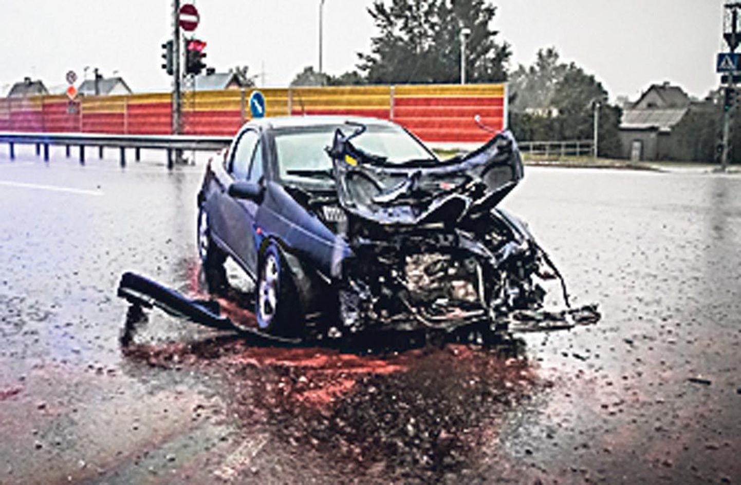 Liiklusõnnetus Pärnus Ehitajate tee ja Raba tänava ristmikul.