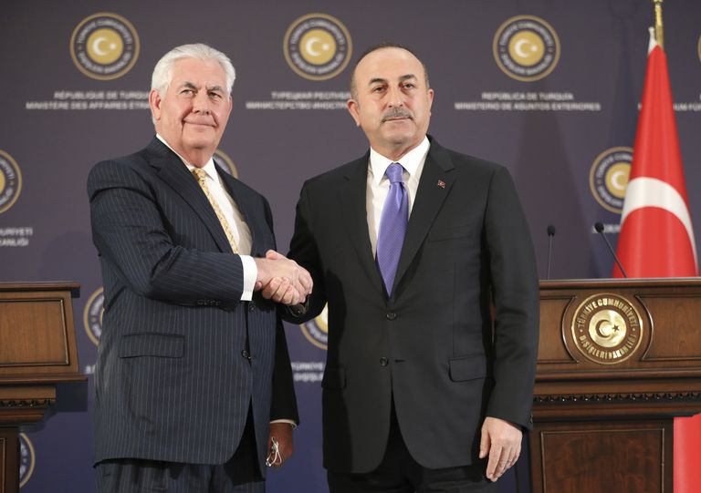 Türgi välisminister Mevlut Cavusoglu (paremal) ja USA välisminister Rex Tillerson.
