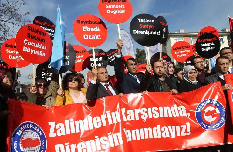 Meeleavaldajad täna Ankaras Venemaa saatkonna juures protestimas. Foto: SCANPIX