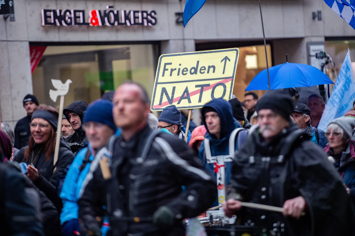 Ukraina sõja vastane demonstratsioon Münchenis, mille organiseerisid AfD toetajad.