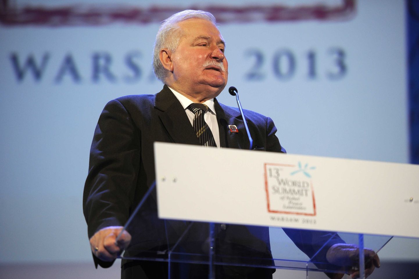 Lech Walesa täna Varssavis alanud Nobeli rahupreemia tippkohtumisel.