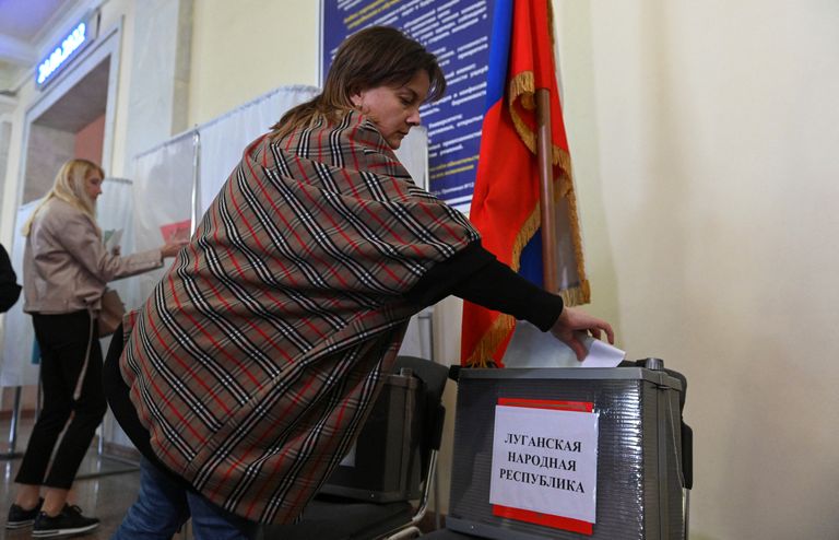 Ростов-на Дону, голосование на референдуме за присоединение самопровозглашенных ДНР и ЛНР к Российской Федерации. 24 сентября 2022.