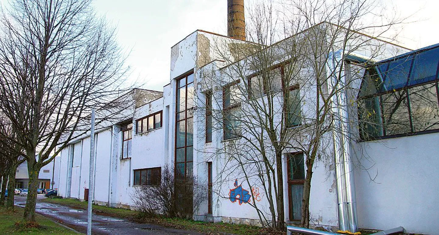 Sanatooriumi Tervis katlamaja Ringi tänaval on näide 20. sajandist, kus isegi soojussõlme püstitamiseks ei koonerdanud arhitekt loomingulisusega ja linnapilti kerkis stiilne ehitis, kuigi nõukogudeaegsest kehvast materjalist.