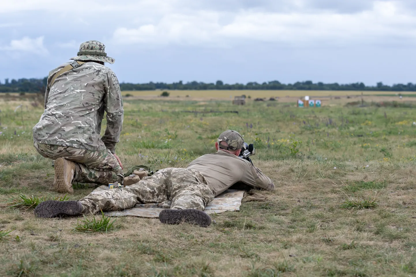 Украинские бойцы проходят дополнительную подготовку у самого Запорожского фронта.
