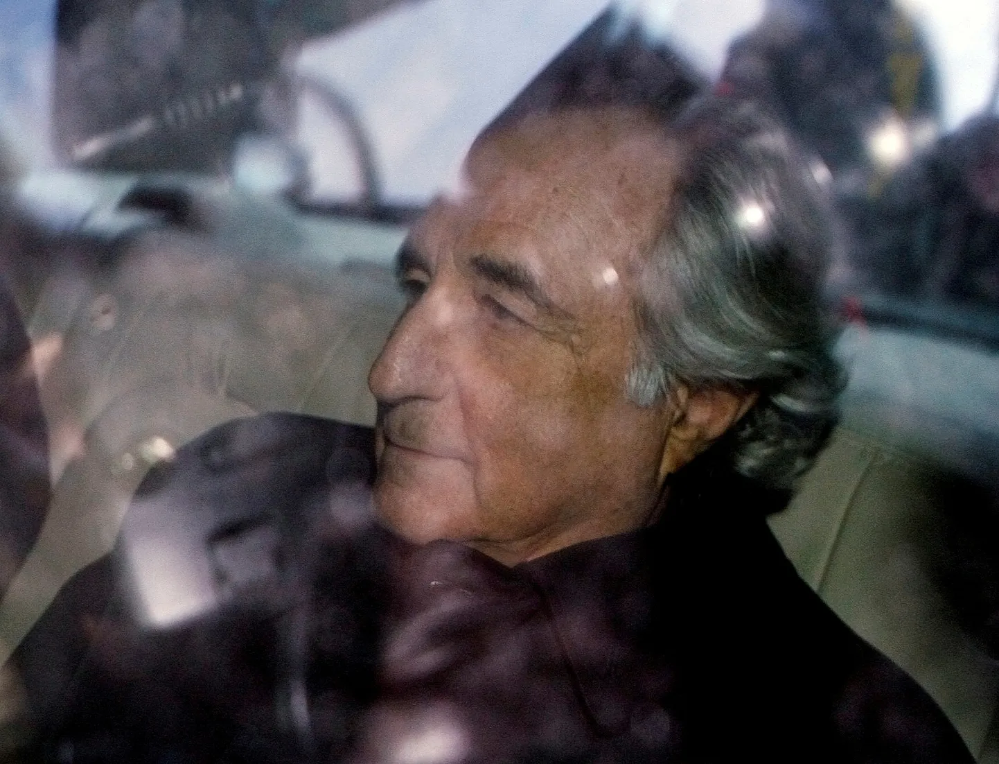 Bernard Madoff  2009. aastal teel föderaalkohtusse.