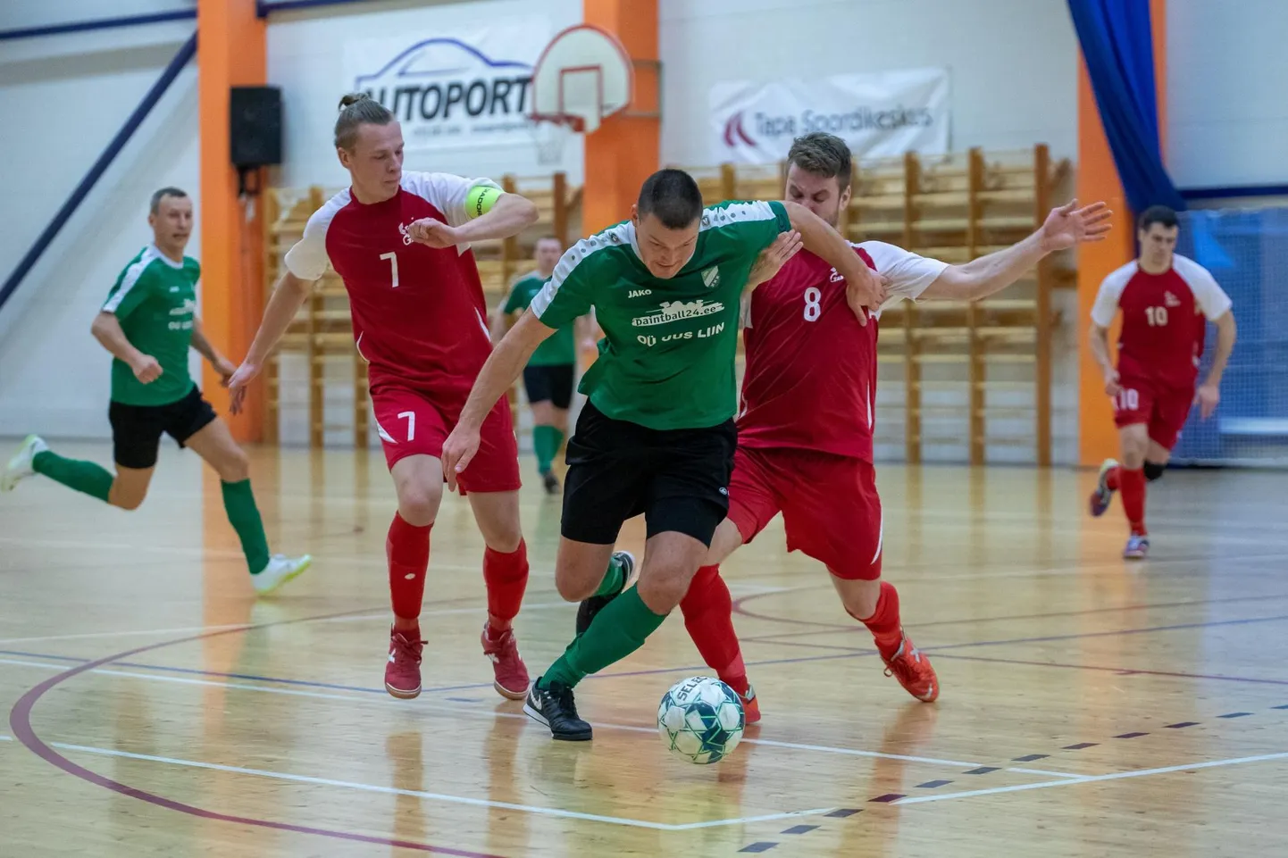 Kadrina saalijalgpallurid (rohelises) pole kaotust tunnistanud viimases neljas mängus.