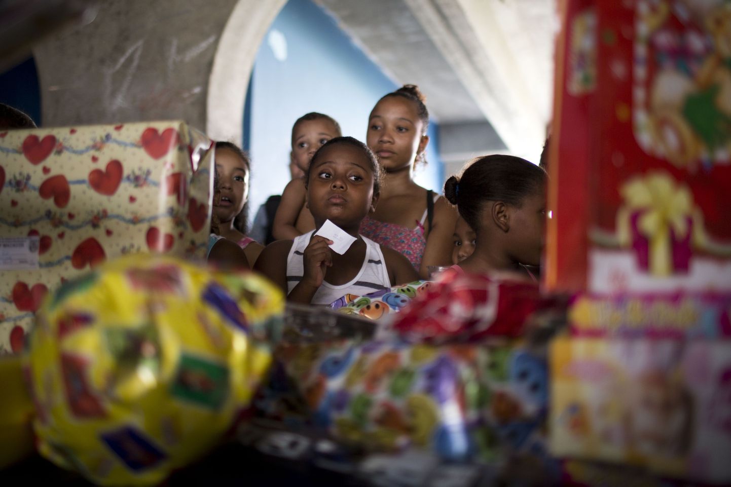 Brasiilia lapsed kinke ootamas Rio de Janeiro politsei jõulupeol.