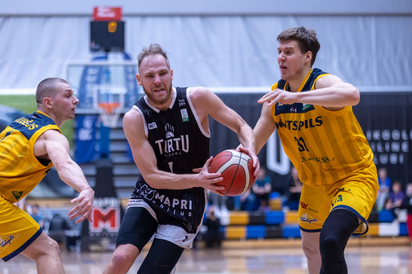 Märt Rosenthal (keskel) oli eelmises kohtumises Ventspilsi vastu Tartu resultatiivseim 24 punktiga.