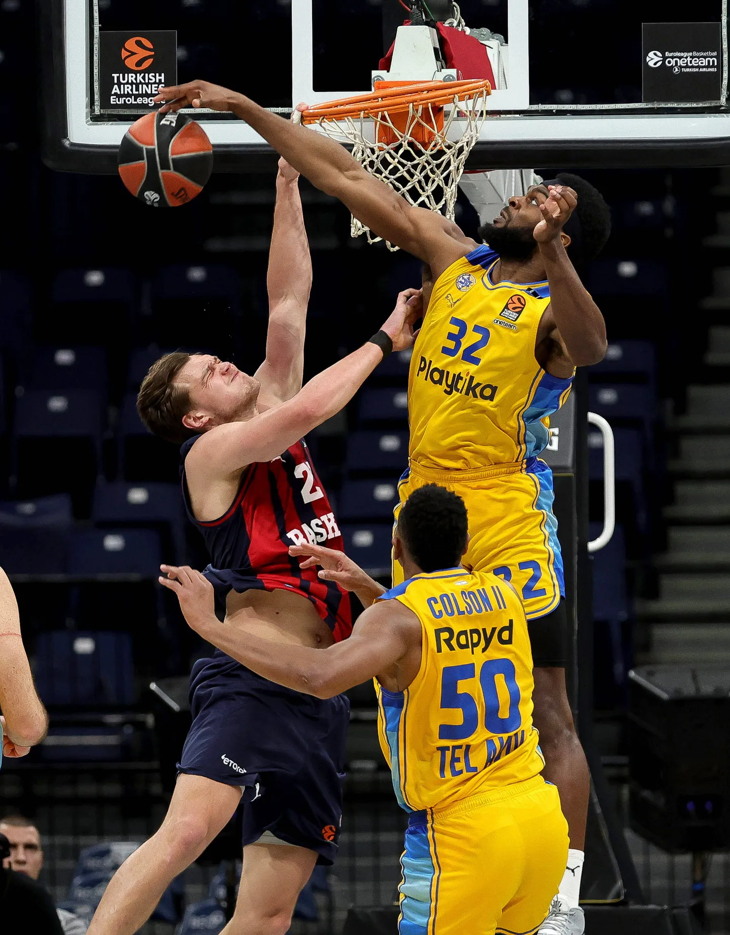 Josh Nebo blokeerimas Maik-Kalev Kotsari viset.