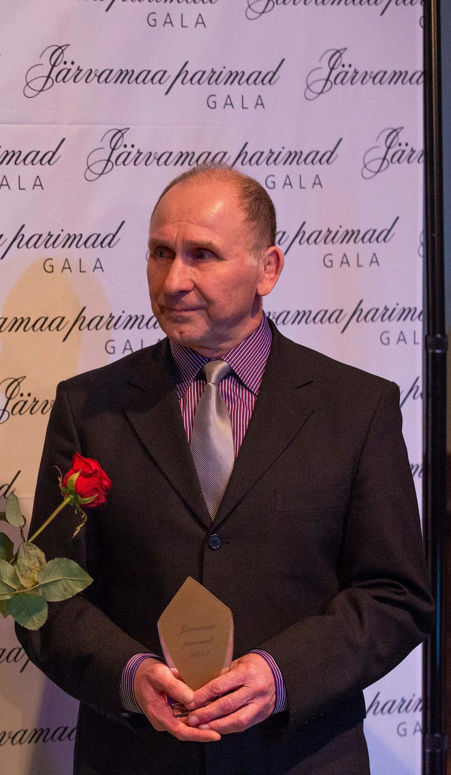 Järvamaa omavalitsuste liit andis kultuuripreemiaid välja kolmes kategoorias: kultuurihoidja, kultuurielu edendaja ja kollektiiv.

Kultuurihoidja preemia sai Eva Linno.

Kultuurihoidja preemiale olid esitatud veel Tea Saar, Mare Olev, Eva Linno, Kersti Liivak, Anneli Karma, Järvamaa kultuuri nõukoda ja Arvo Kangas.

Kultuurielu edendaja preemia sai Monika Kirss, selles kategoorias oli esitatud veel Kaja Kraav.

Parima kollektiivi preemia pälvis segarahvatantsurühm „Loomisel“.

Lisaks JOLi poolt välja antavatele tunnustustele jagas preemiaid ka Kultuurkapitali Järvamaa ekspertgrupp.

Kultuurkapital andis maakonnapreemiaid välja neljas kategoorias: kultuuritegija, kultuurisündmus, kultuuripärl ja elutöö preemia.

Maakonna kultuuritegija preemia sai Sorge, koos temaga kandideerisid selles kategoorias veel Harri Ausmaa ja Pamela Maran. Kultuurisündmuse kategoorias sai preemia Paide teater. Preemiale kandideerisid lisaks teatrile ajalooline rongkäik/ rännak „100 aastat Türil“, C-JAM Cellofest ja suvekool.

Maakonna kultuuripärli laureaadiks kuulutati Tiina Kivimäe. Kultuurikapitali elutööpreemia omistati Vello Kallandile.
Foto: Dmitri Kotjuh/ Järva Teataja