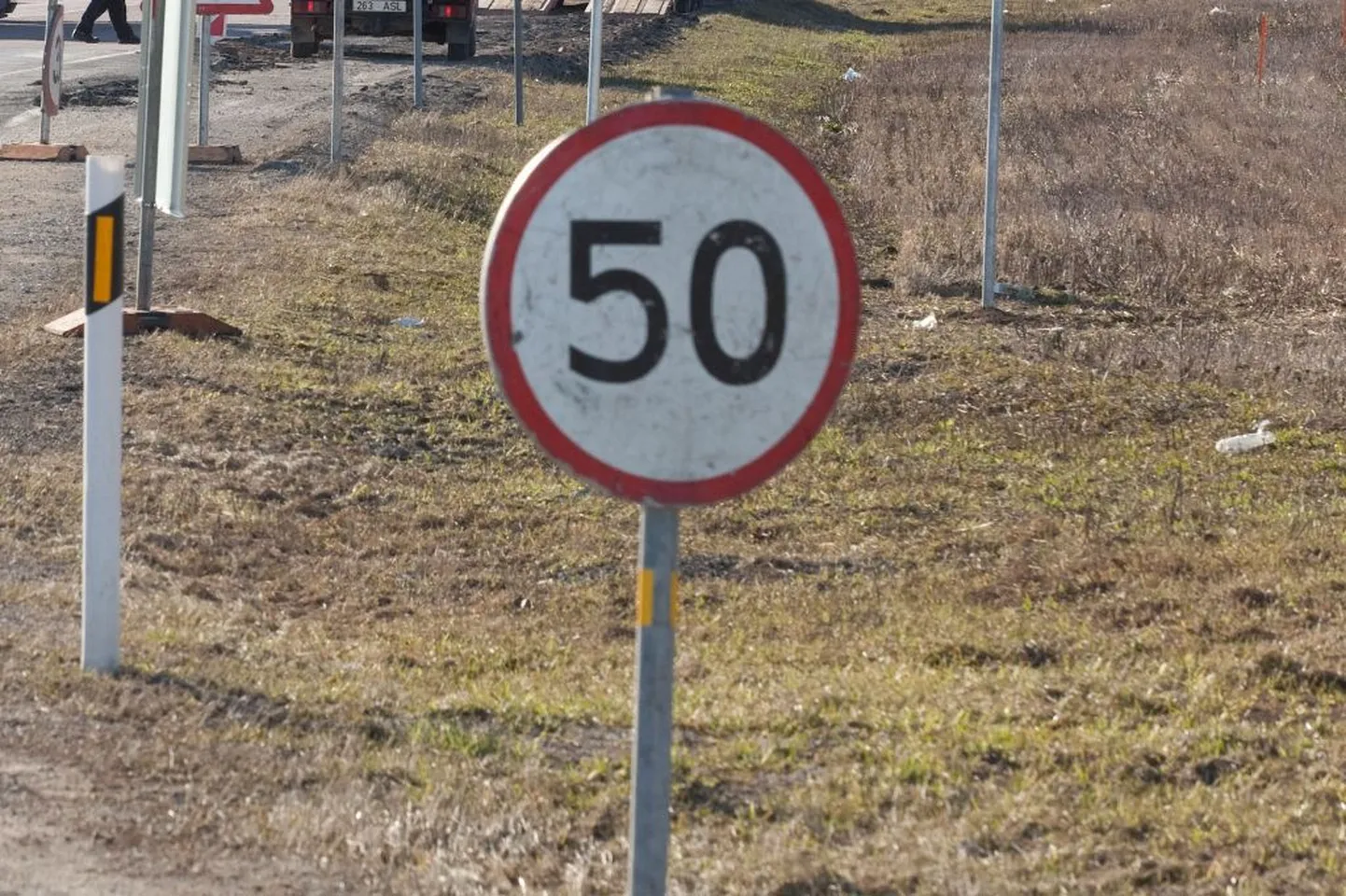 Kiirusepiirangut tähistav liiklusmärk. Foto on illustratiivne.