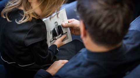 REPORTAAŽ ⟩ Siim Kallase ärasaatmine. Pidi olema lihtne mees, aga saabus ordenites ja frakis