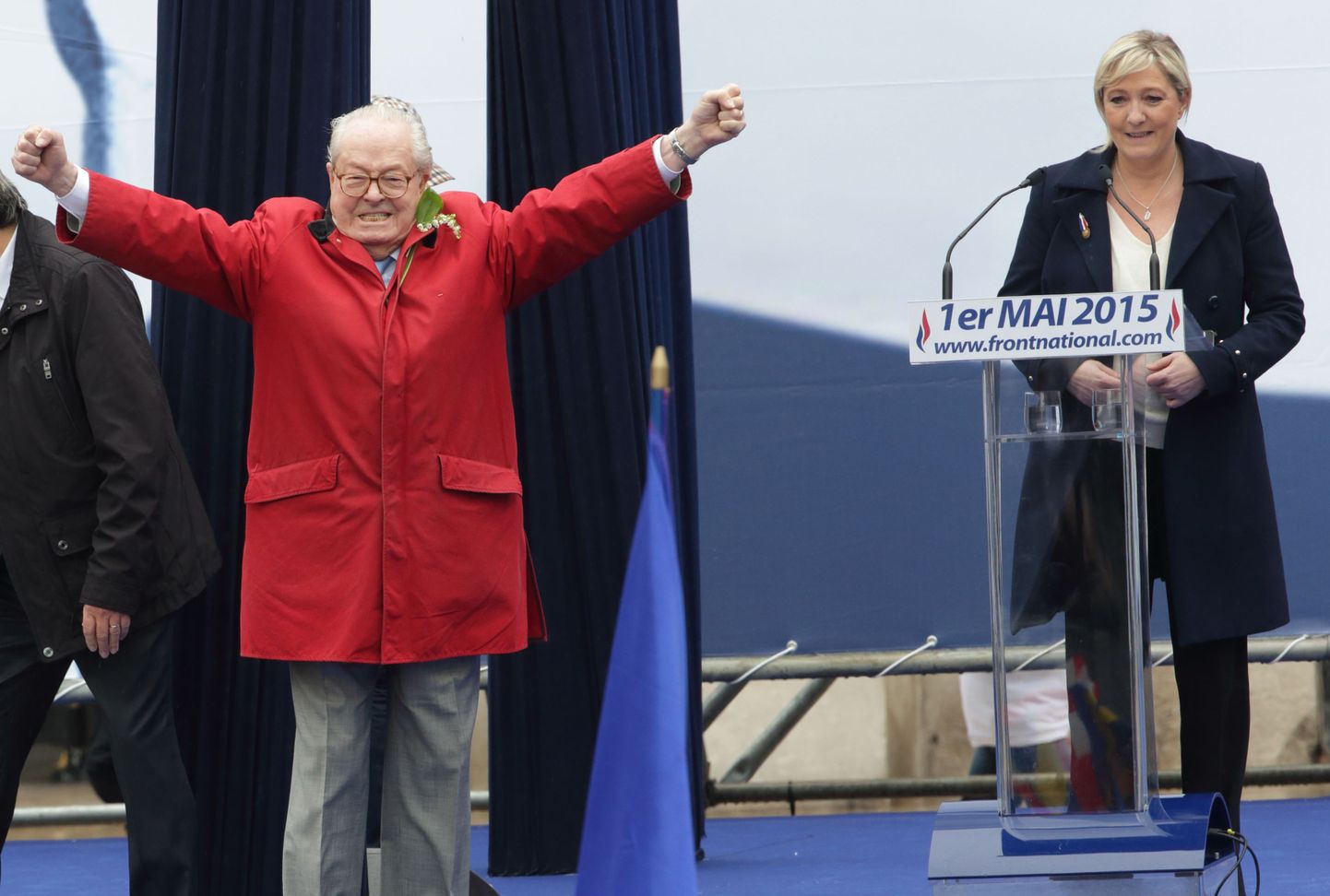 Jean-Marie Le Pen ja Marine Le Pen Pariisis 1. mail veel ühe erakonna poliitikutena üritusel.