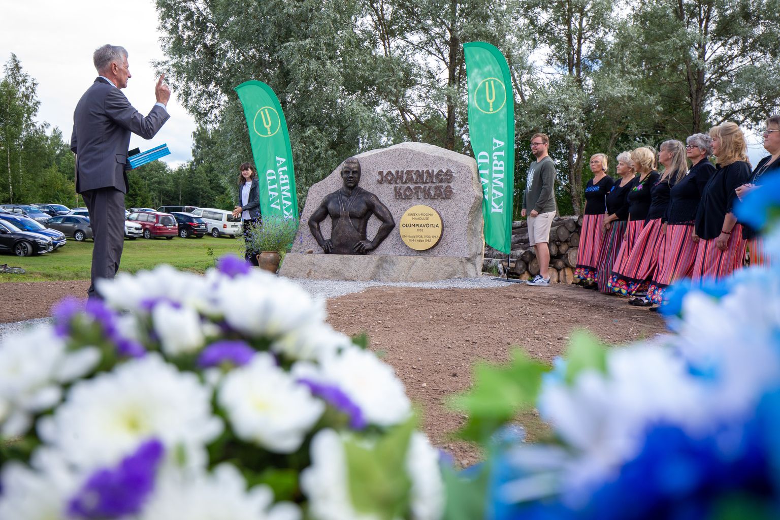 Kambja vallas Mõtsa talus avati mälestuskivi olümpiavõitja Johannes Kotkasele