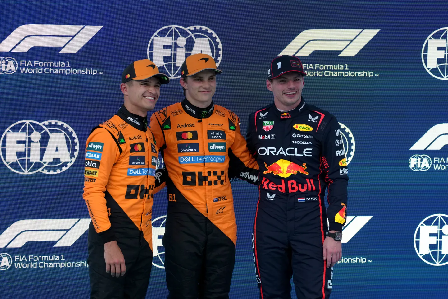 Hispaania GP kvalifikatsiooni kolm paremat (vasakult): teiseks tulnud Lando Norris, võitja Oscar Piastri ja kolmanda koha saanud Max Verstappen.