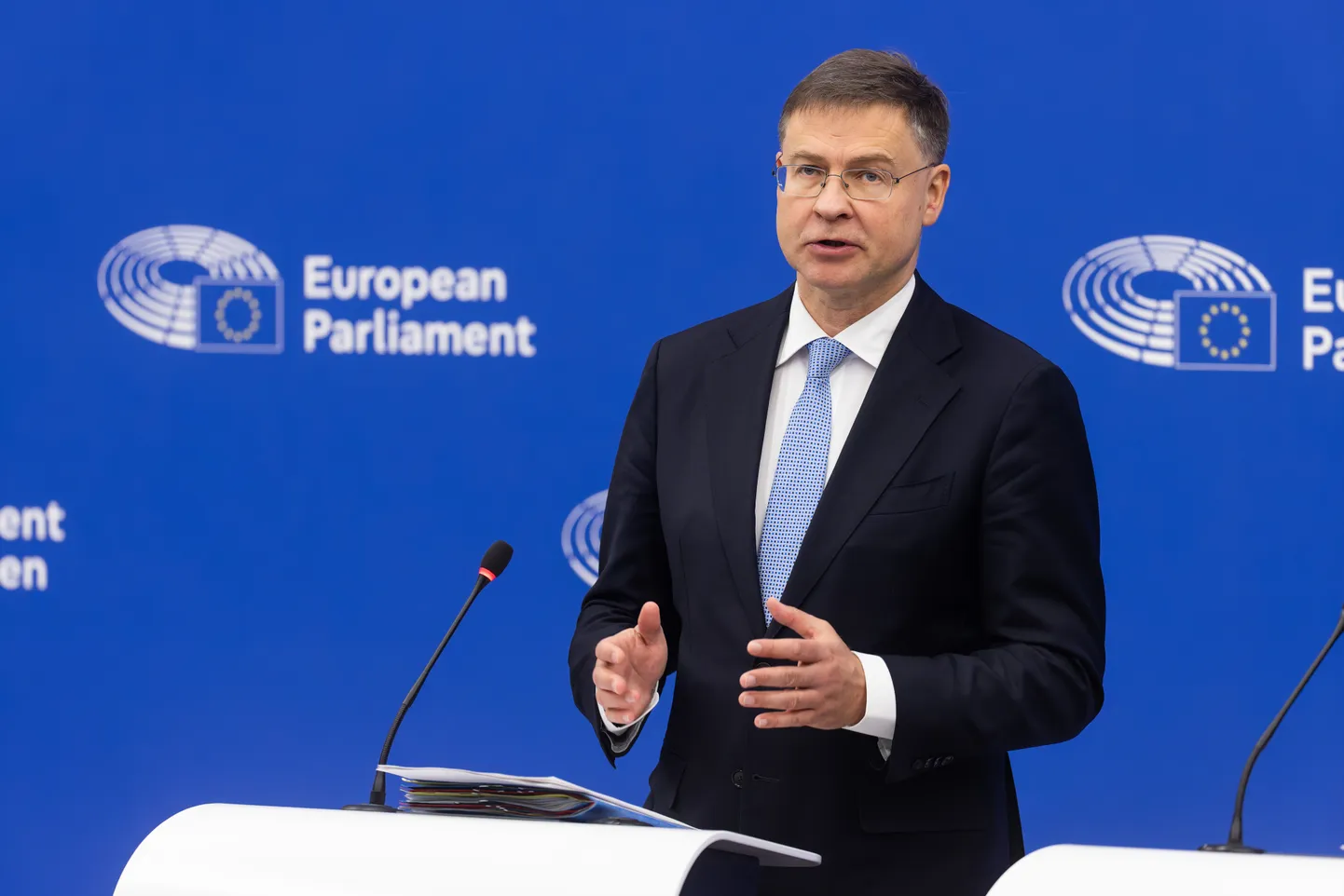 Eiropas Savienības (ES) ekonomikas komisārs Valdis Dombrovskis (JV).