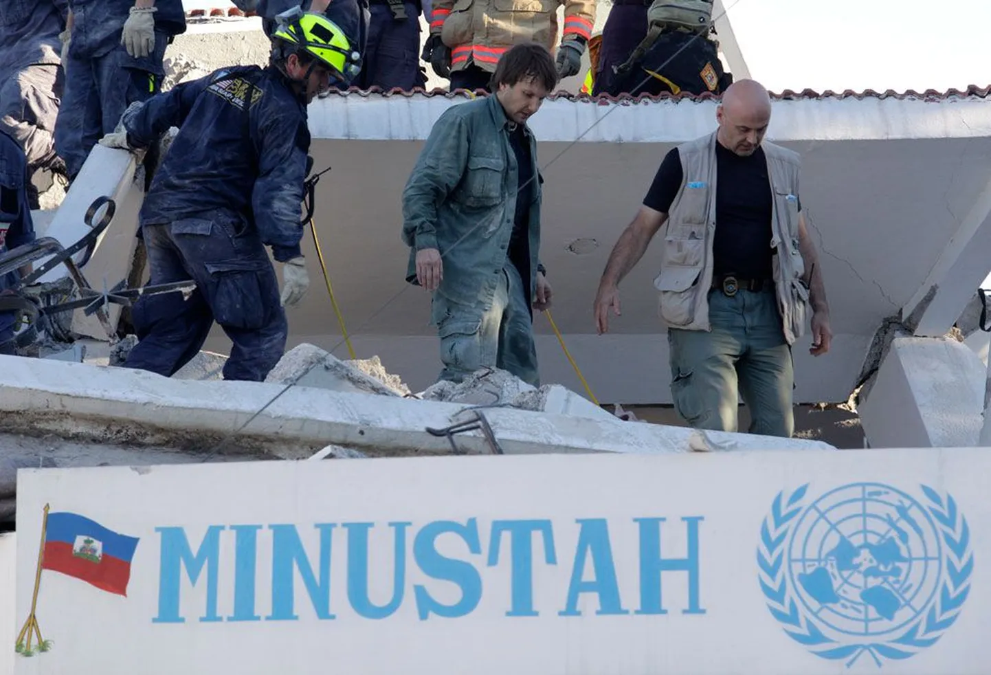 Tarmo Jõeveer pääses pärast 32-tunnist rusude all viibimist ÜRO esinduse purunenud majast välja.