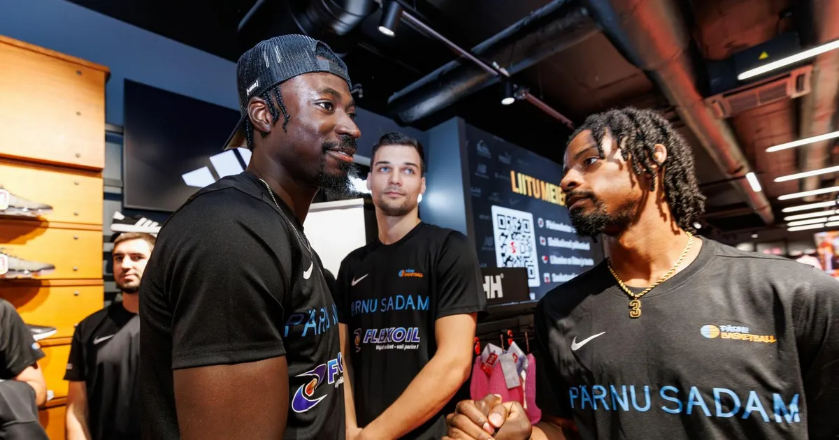 GALERII ⟩ Pärnu Sadama kossutiim tutvustas uut satsi, üks mees saadeti juba koju