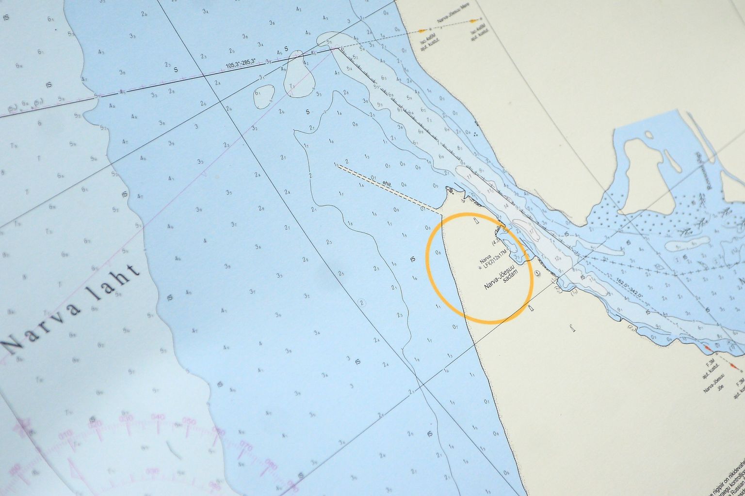 Narva lahe kaardile märgitud piirijõe suue ja vana meremuul.