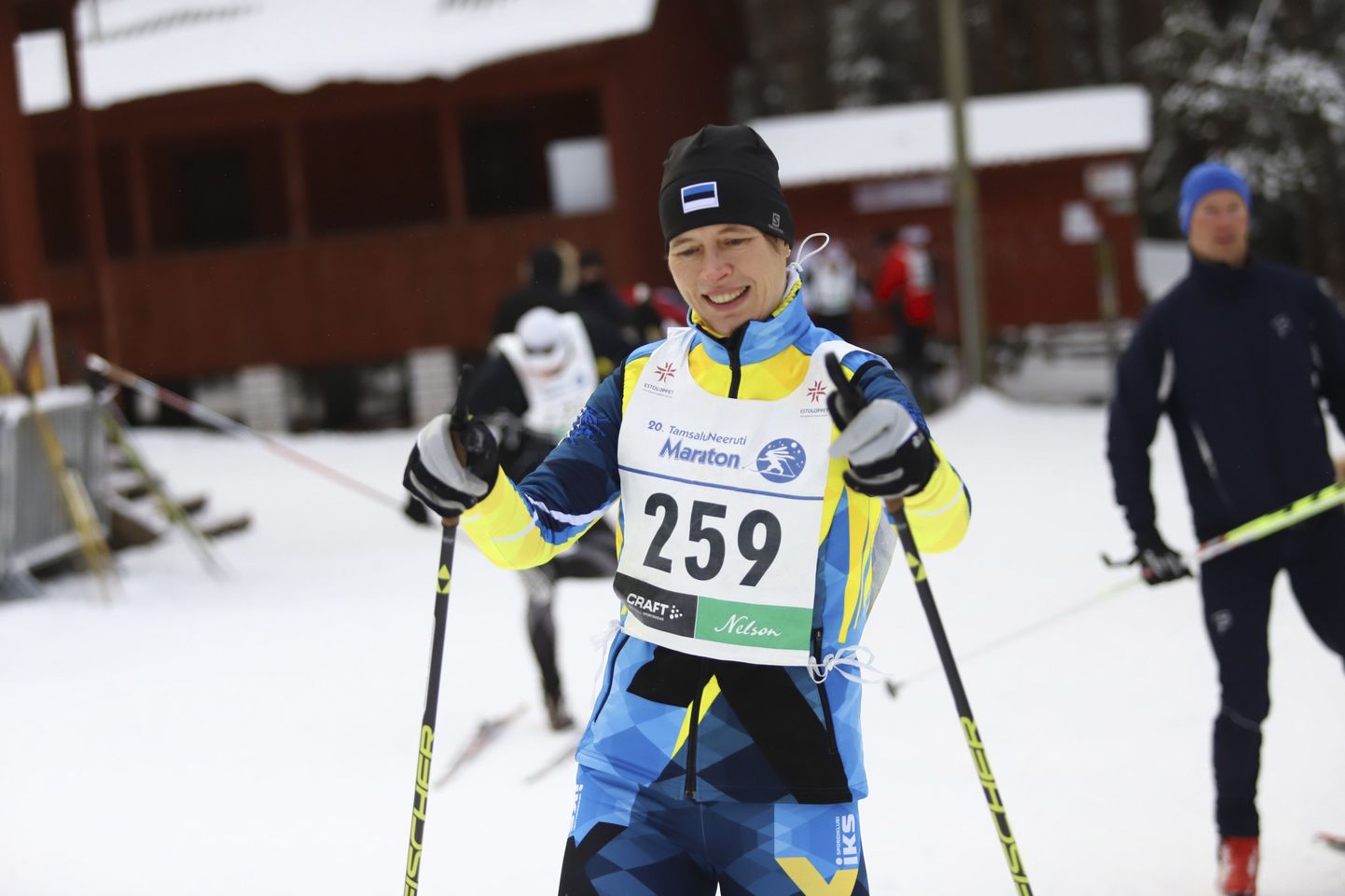 Tervisespordiga sina peal olev president Kersti Kaljulaid läbis pühapäeval Alutagusel elu esimese Estoloppeti võistlussarja suusamaratoni.