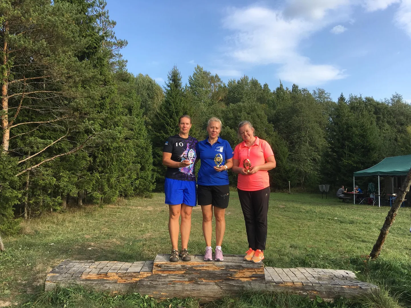 FA40 esikolmik Margit Viilep, Eva Jänes ja Kaja Ets.