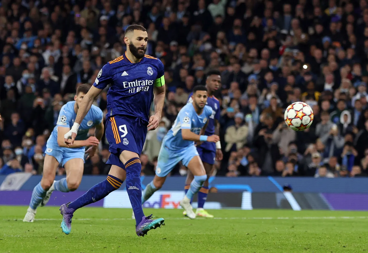 Karim Benzema penalti Meistrite liiga poolfinaali avamängus.