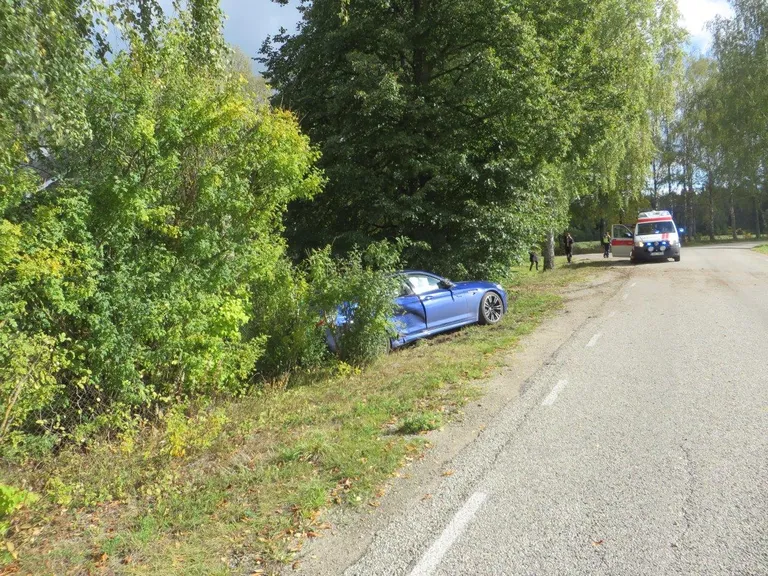 Sõiduk rammis Põlvamaal autot.