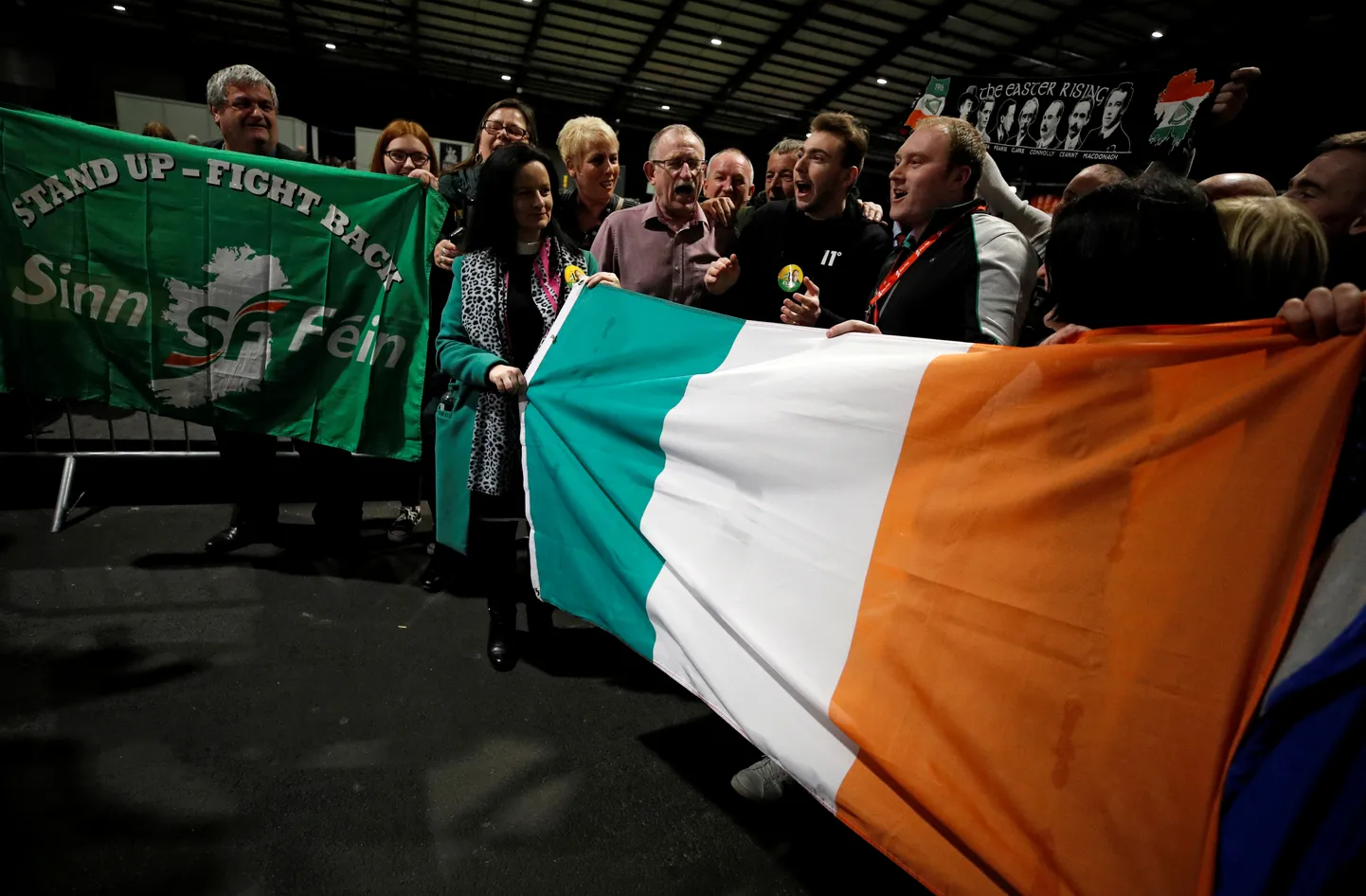 Sinn Féini toetajad ootamas valimistulemusi.