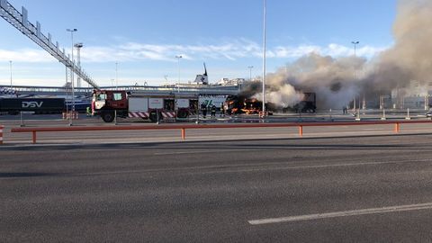 Tallinna vanasadamas põleb lahtise leegiga reka