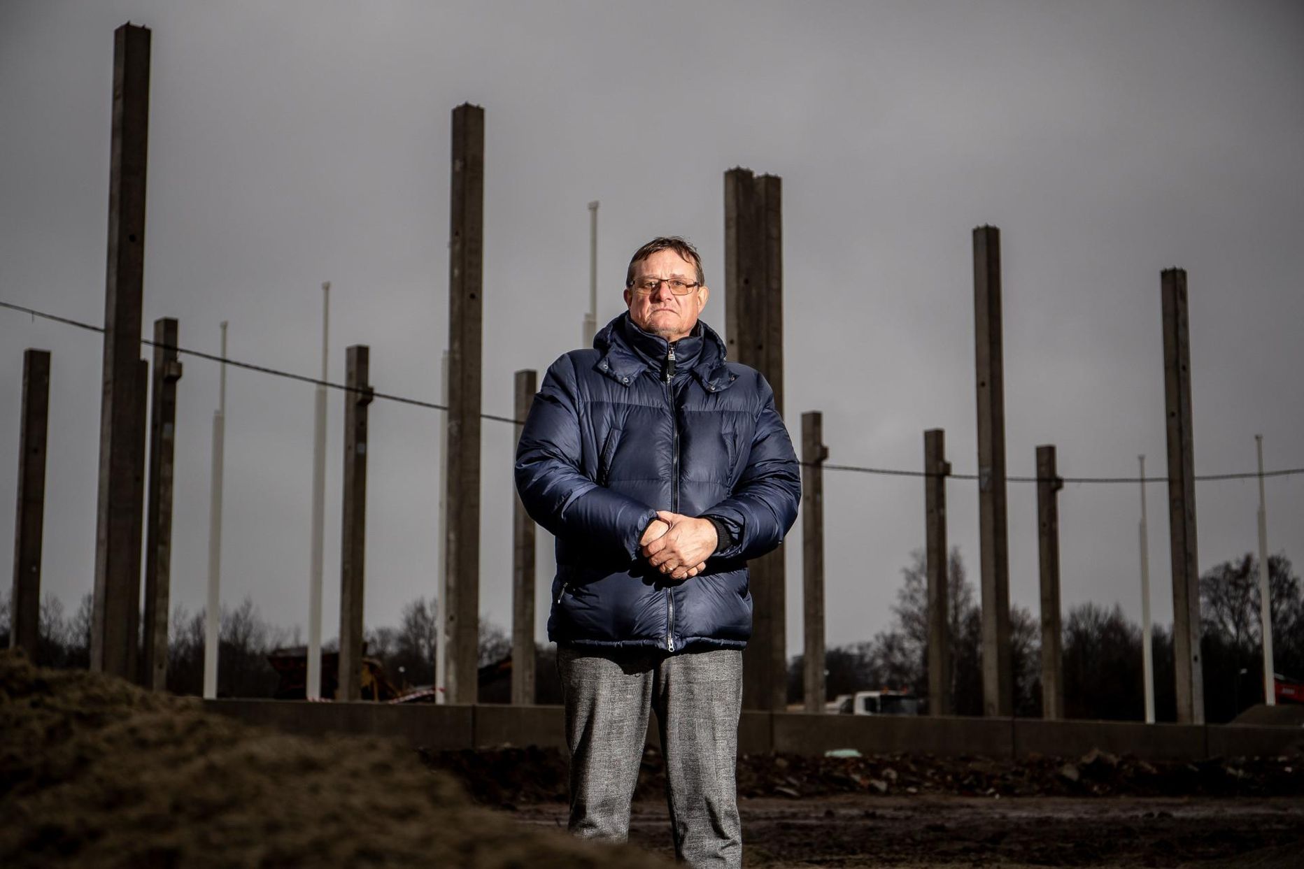 Kaamos Grupi omanik Kaido Jõeleht seisab Filtri tee ääres Avala kvartalis, kuhu tuleb hiiglaslik lätlaste ehituspood Depo, aga ka Tallinna suurim päikesepark.