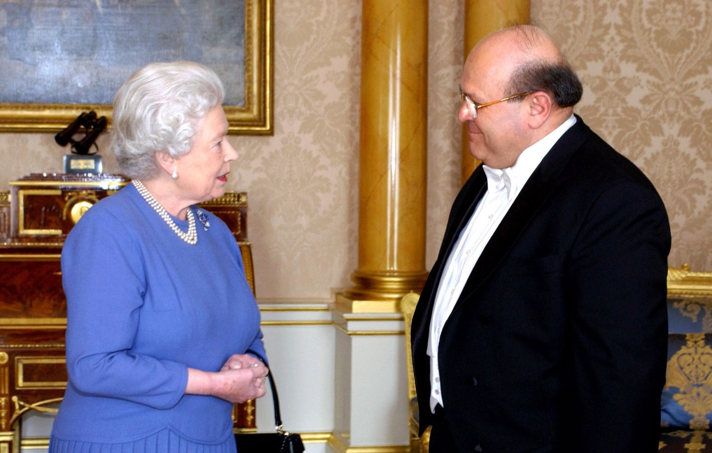 Sami Khiyami vestlemas Suurbritannia kuningnna Elizabeth II