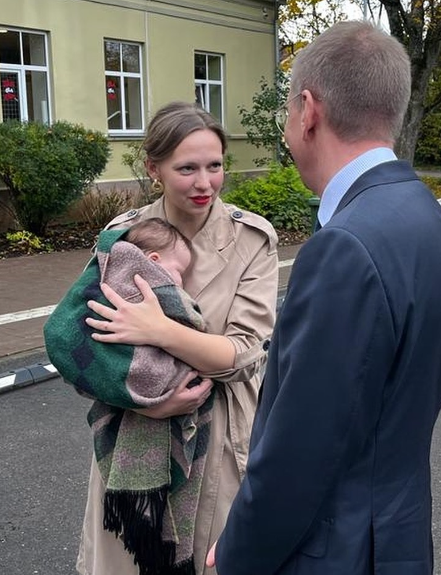 Президент встретился с маленькой Терезой, которая родилась во время его визита в Кулдигскую больницу