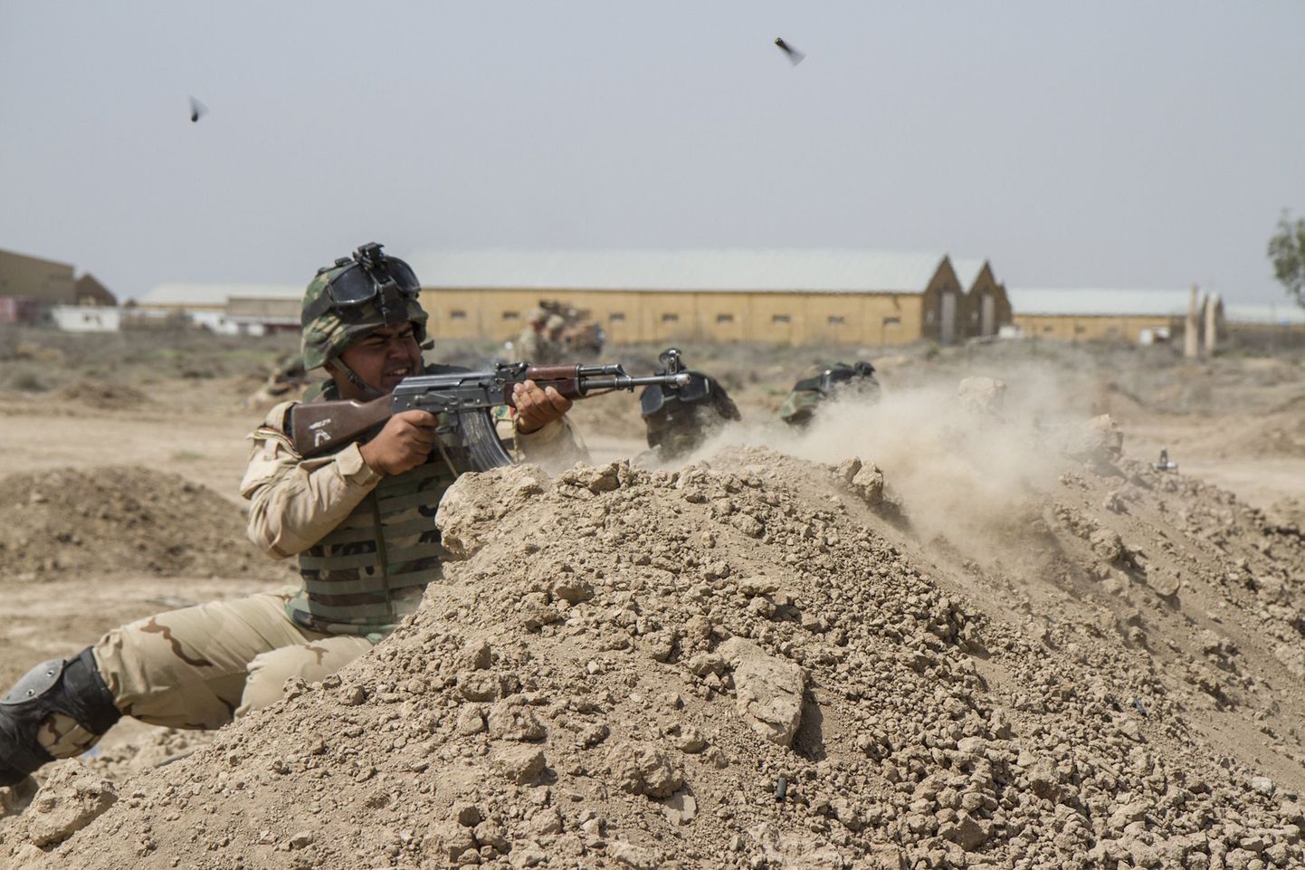 Õppus Iraagi Taji sõjaväebaasis, kus baseeruvad ka koalitsioonijõud.